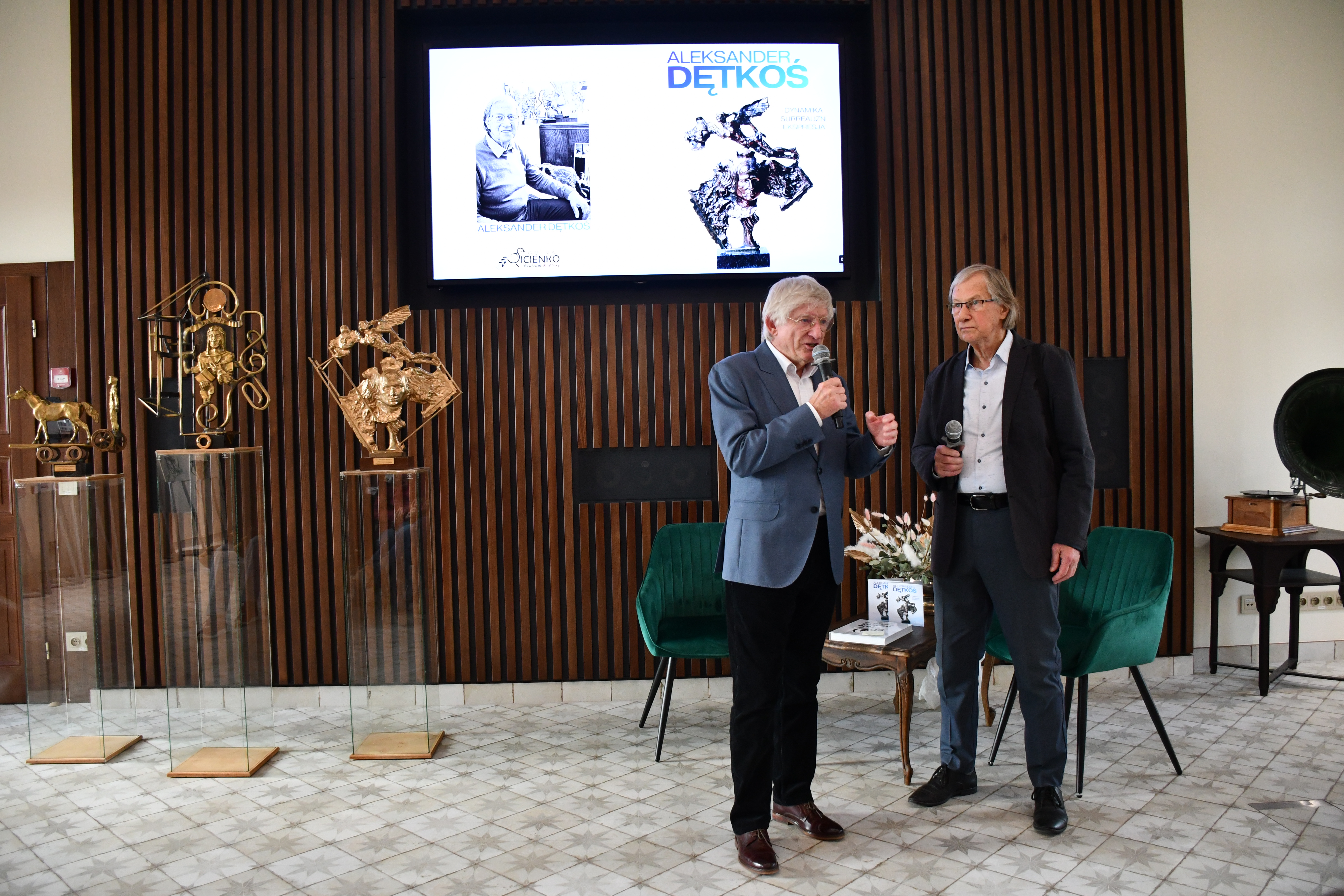 Wystawa rzeźb Aleksandra Dętkosia